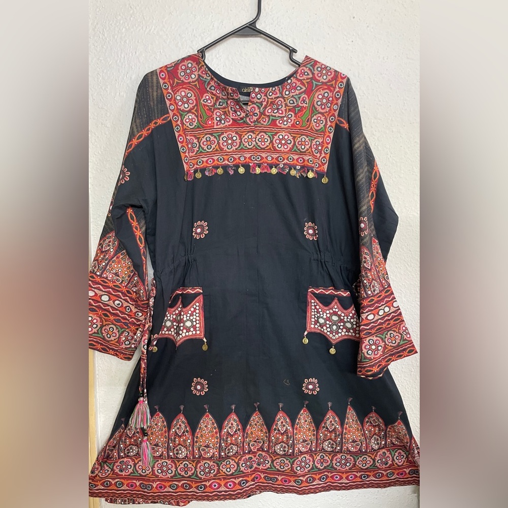 Black dress indian pakistani style. Embroidered kurti. Mudium size